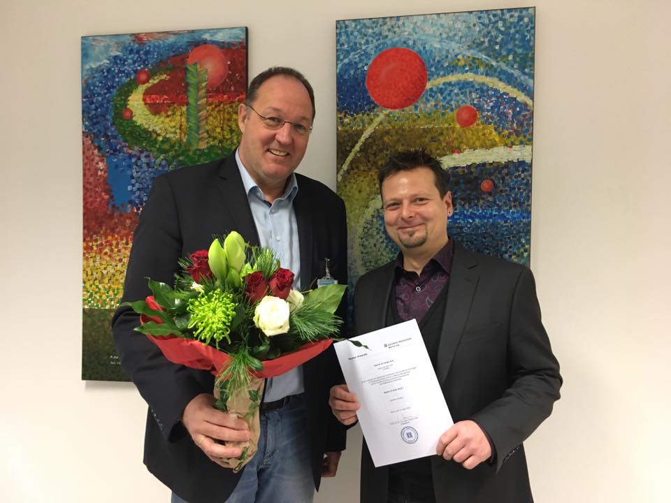 Pflegedirektor Thomas Weyers gratulierte Marcel de Jonge